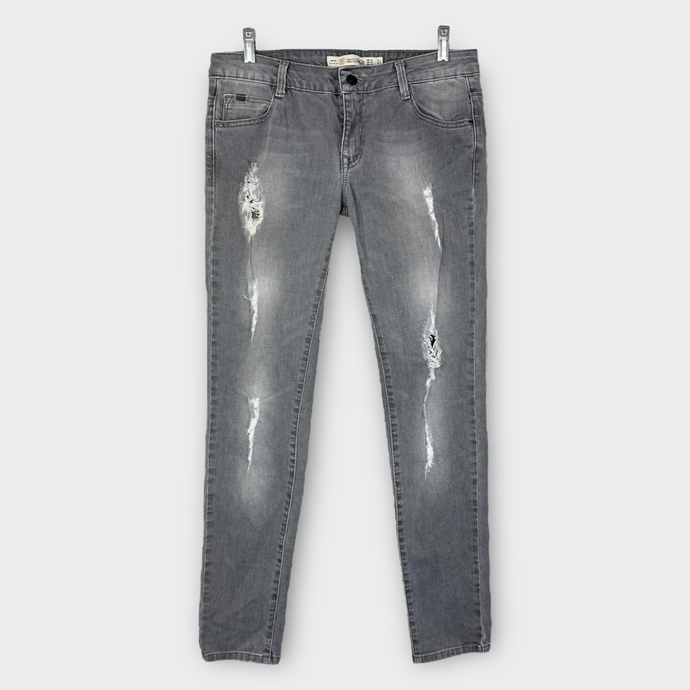 Zara TRF gray distressed slim jeans size 8 grey wash mid-rise tapered leg EUC